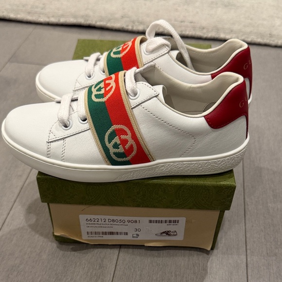 Kids Gucci Ace White Sneakers with Red and Green Interlocking GG Stripes - Picture 11 of 13